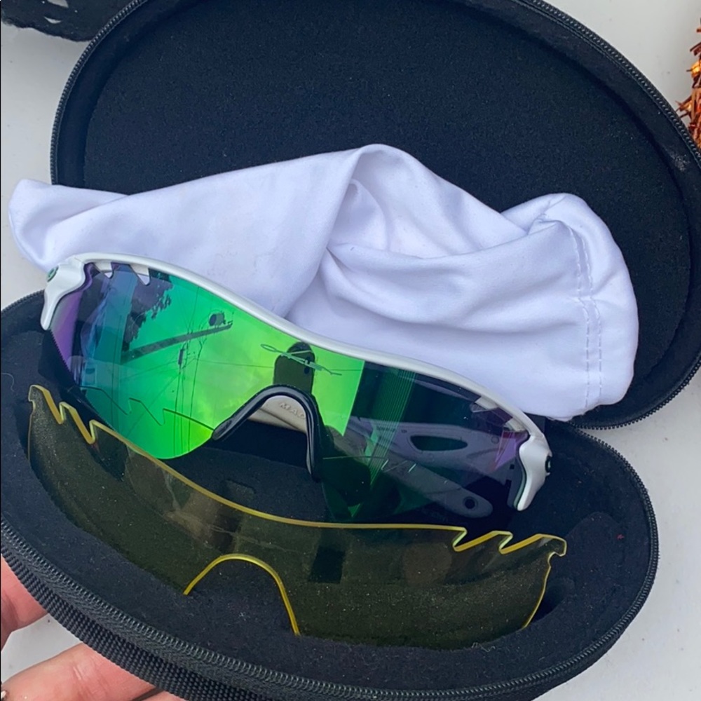 Oakley Sun Glasses 2 lenses brand new